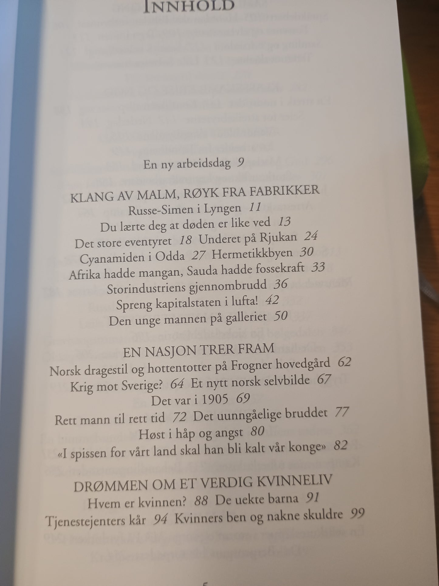 Historien om Norge, bok nr. 4, En ny arbeidsdag, Karsten Alnæs