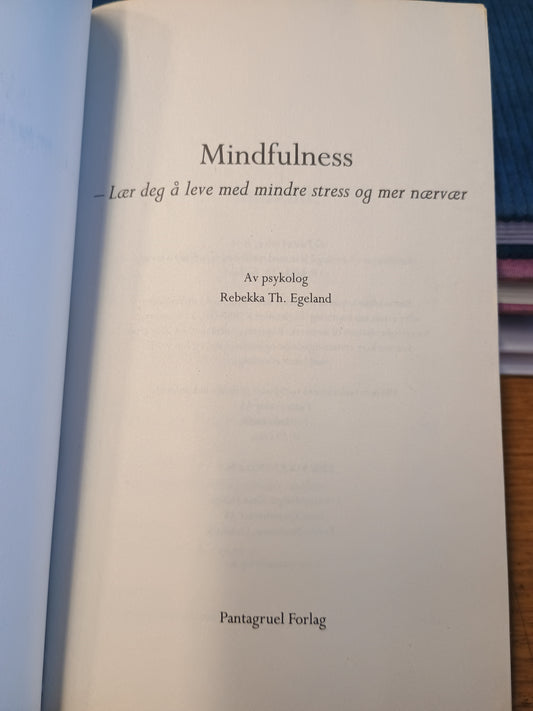 Mindfulness, lær deg å leve med mindre stress og mer nærvær, Rebekka Th. Egeland