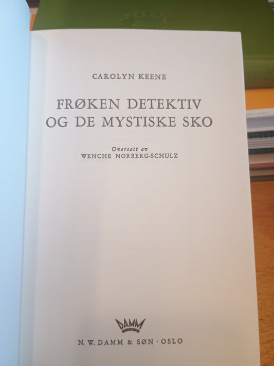 Frøken Detektiv og de mystiske sko, Carolyn Keene