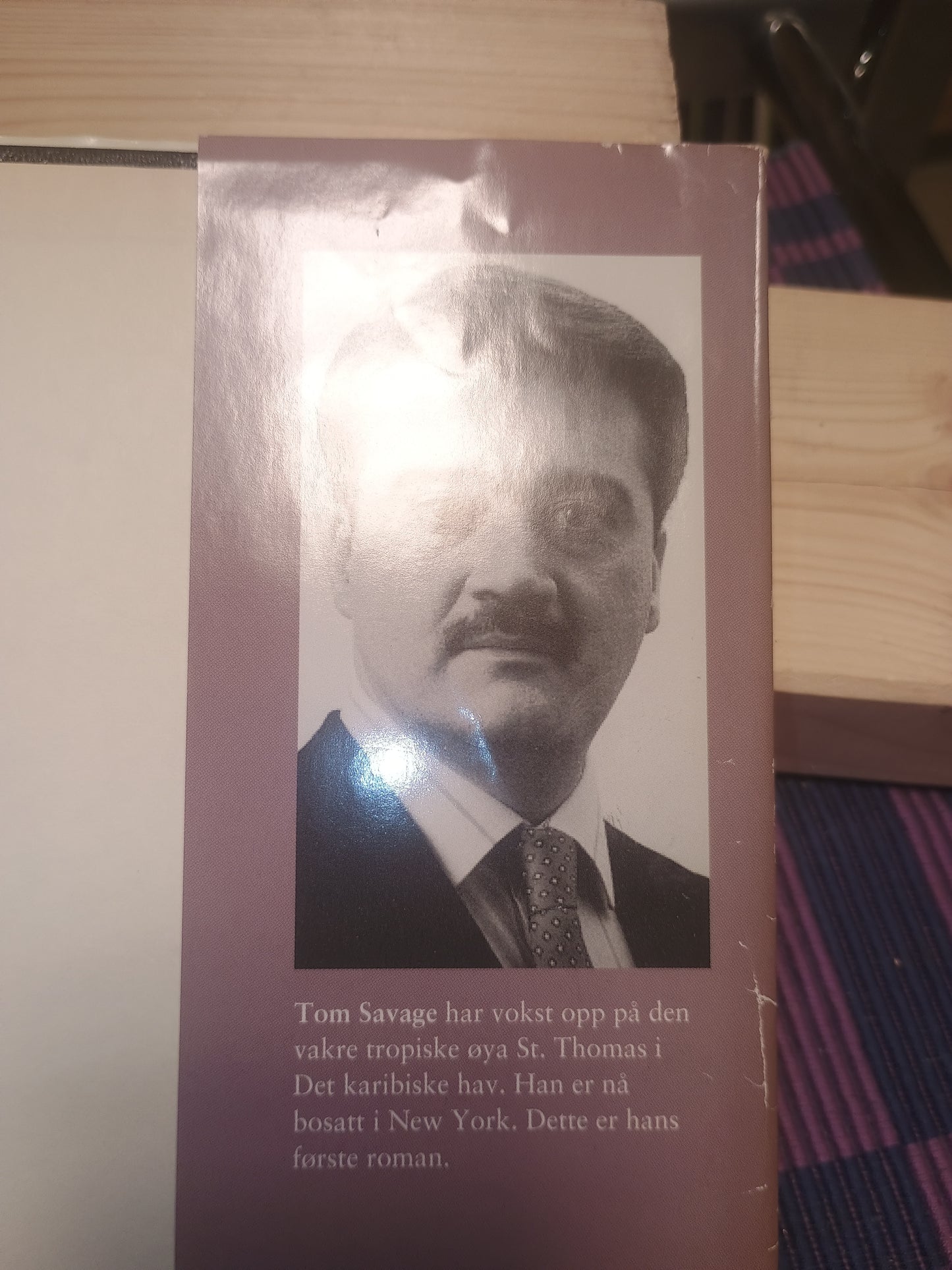 Hevnens gudinne, Tom Savage