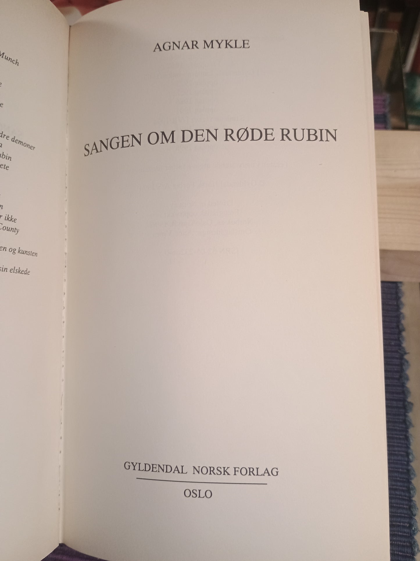 Sangen om den røde rubin, Agnar Mykle