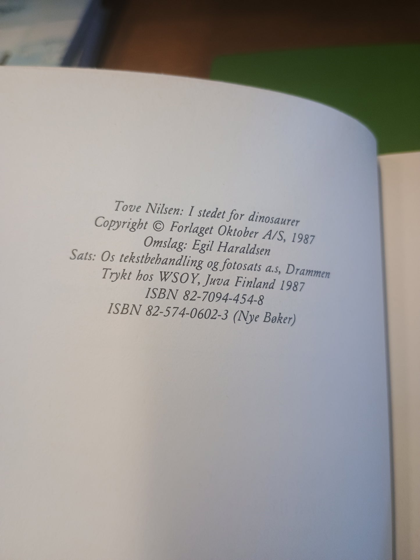 I stedet for dinosaurer, Tove Nilsen