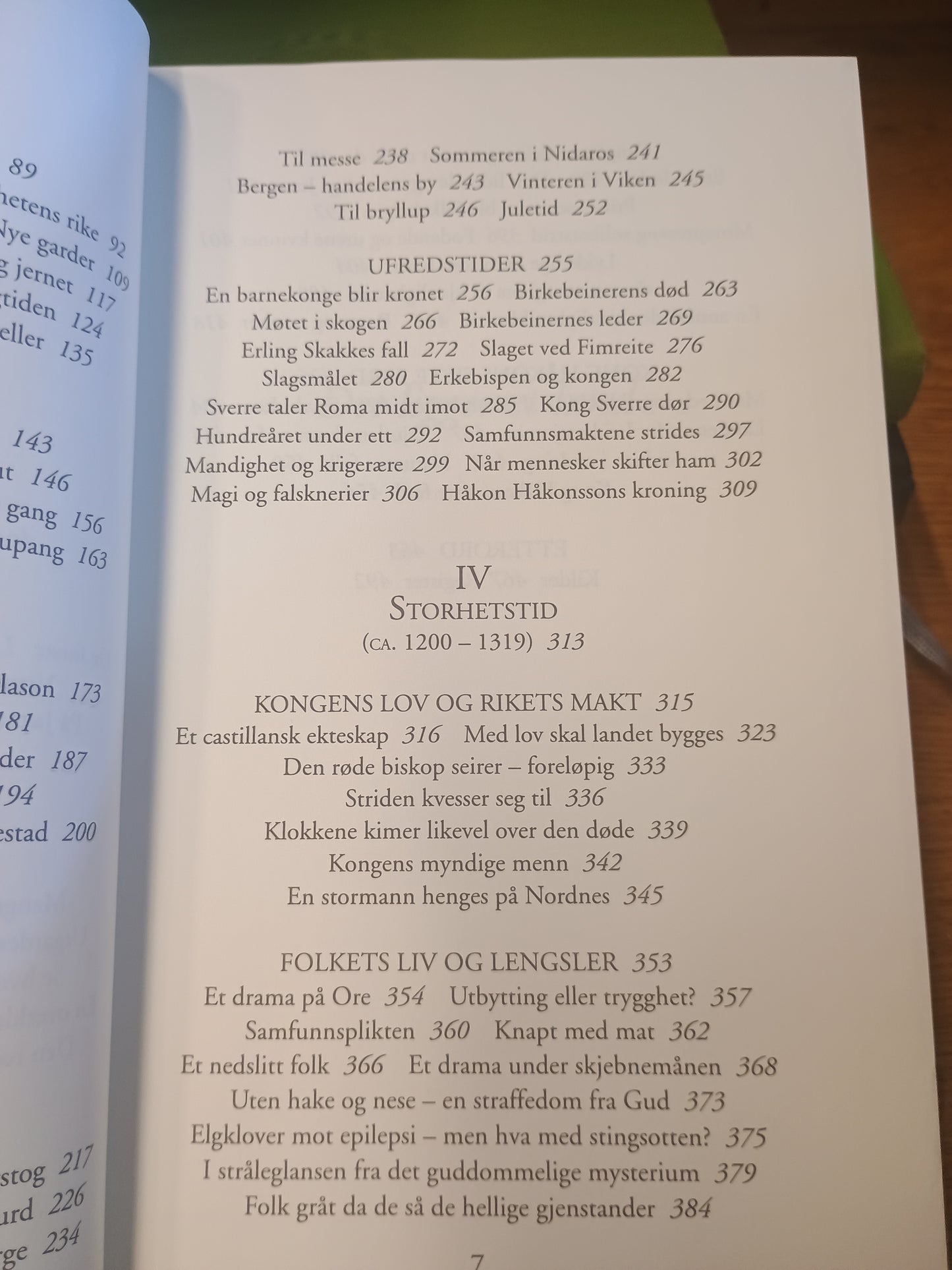 Historien om Norge, bok nr. 1, Det ligger et land, Karsten Alnæs