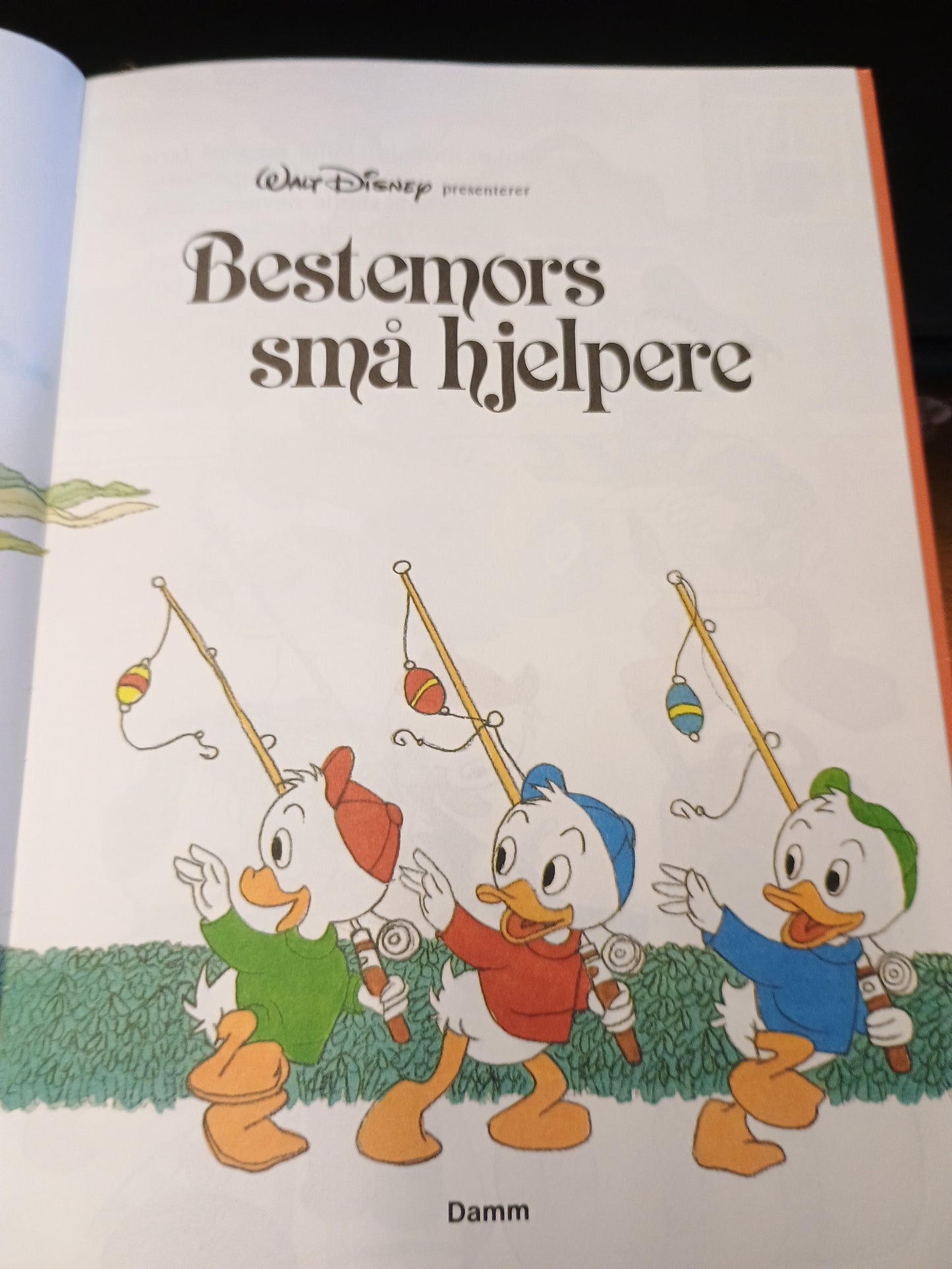 Bestemors små hjelpere, Walt Disney