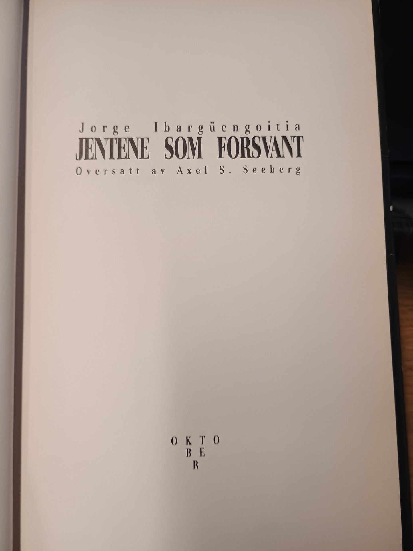 Jentene som forsvant, Jorge Ibargüengoitia