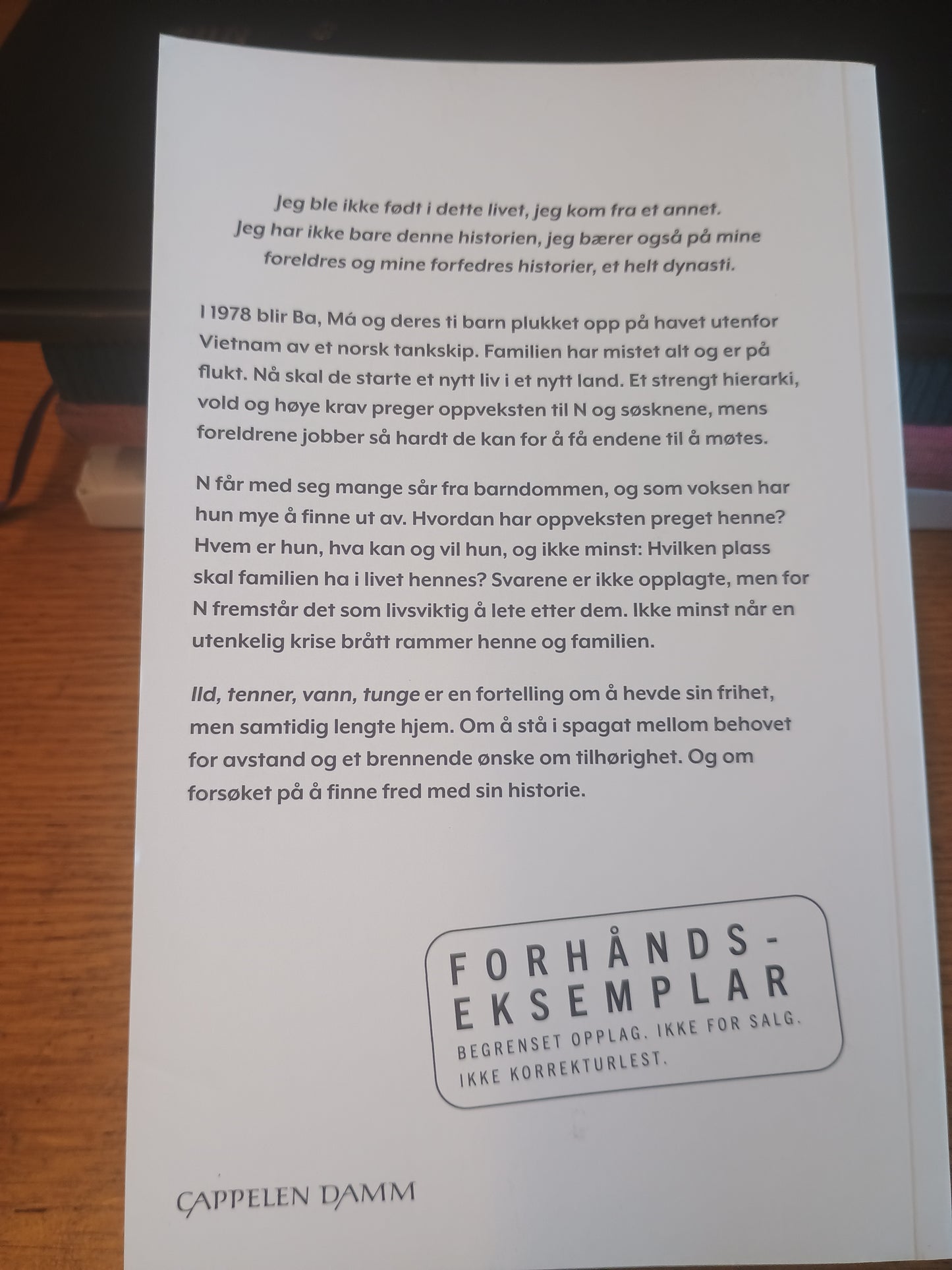 Ild tenner vann tunge, Nhu Diep