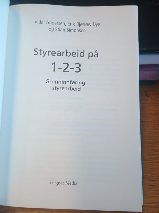 Styrearbeid på 1-2-3, Grunninnføring i styrearbeid, V. Andersen, E. B. Dye og S. Simonsen