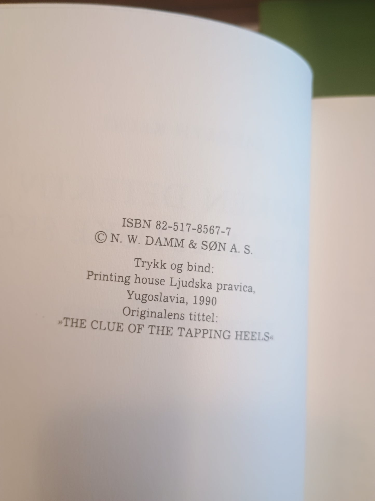 Frøken Detektiv og de mystiske sko, Carolyn Keene