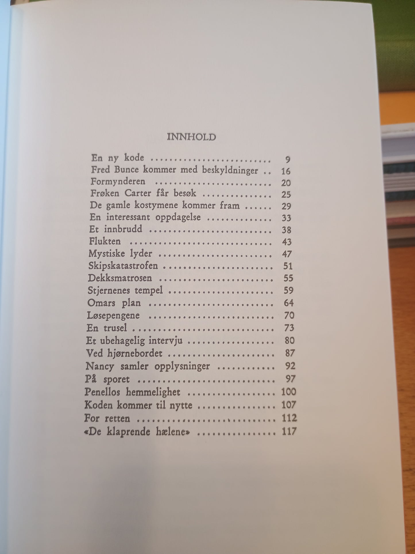 Frøken Detektiv og de mystiske sko, Carolyn Keene