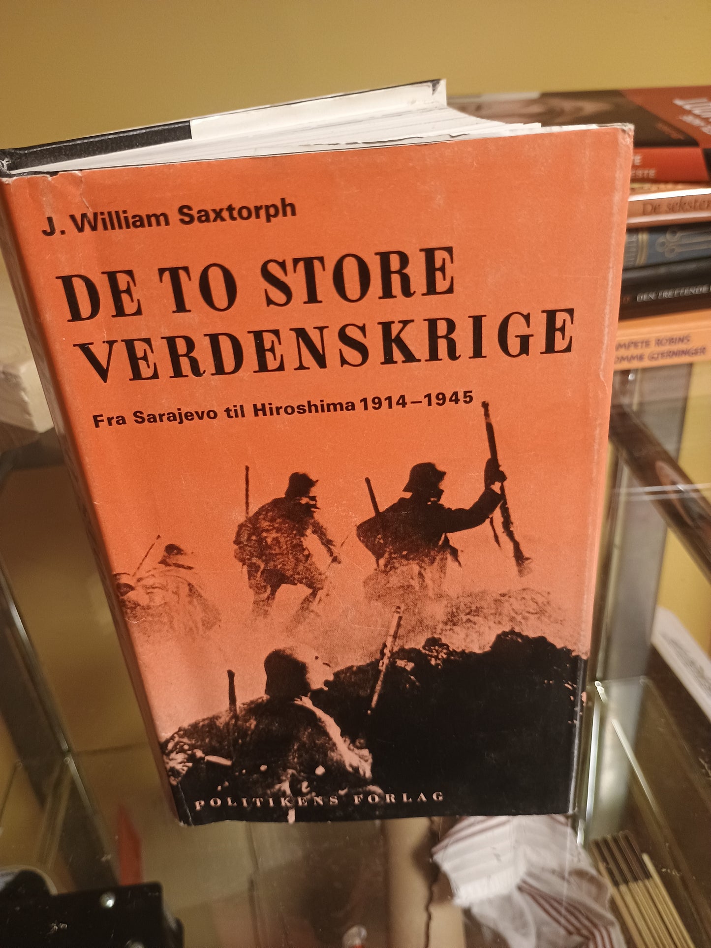De to store verdenskrige, J. William Saxtorph