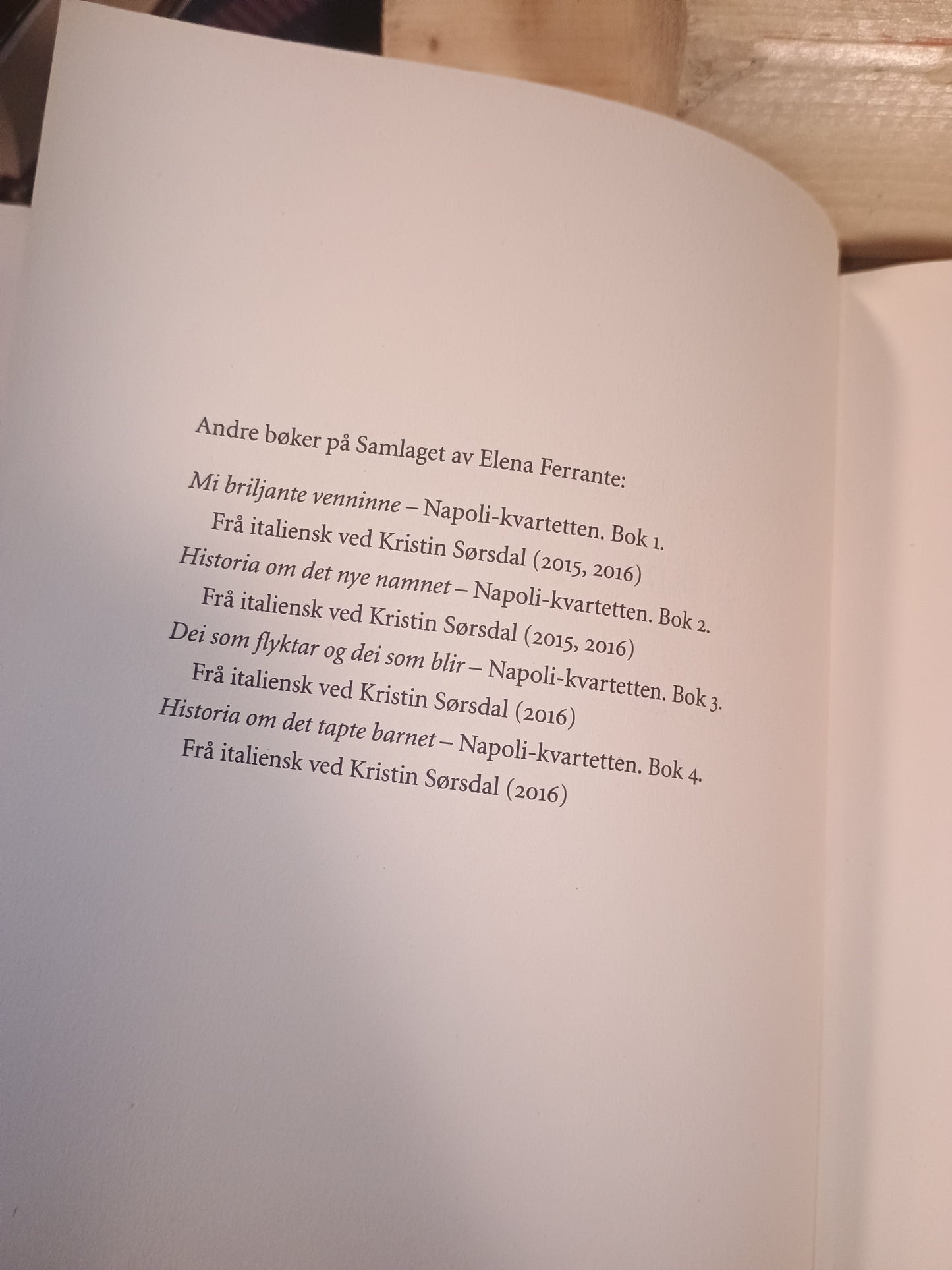 Svikne dagar, Elena Ferrante