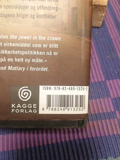 Krigere og diplomater, Tom Bakkeli