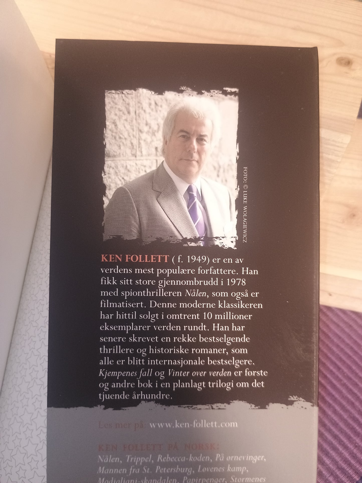 Vinter over verden, Ken Follett