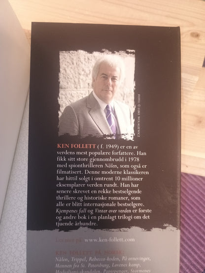 Vinter over verden, Ken Follett
