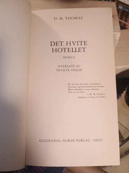 Det hvite hotellet, D. M. Thomas