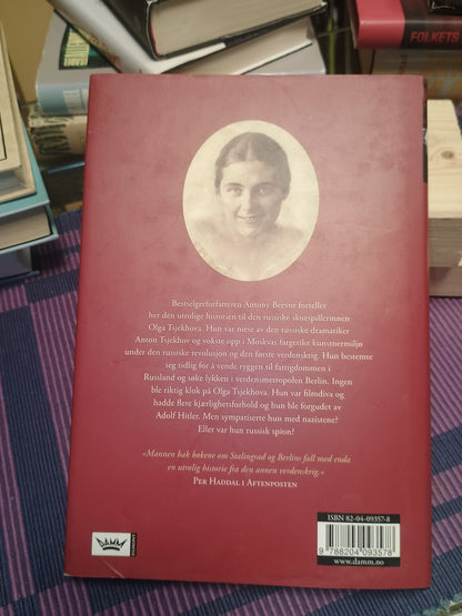 Mysteriet Olga Tsjekhova, Antony Beevor