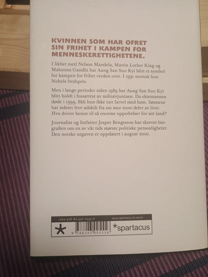 En kamp for frihet: Aung San Suu Kyi, en biografi, Jesper Bengtsson