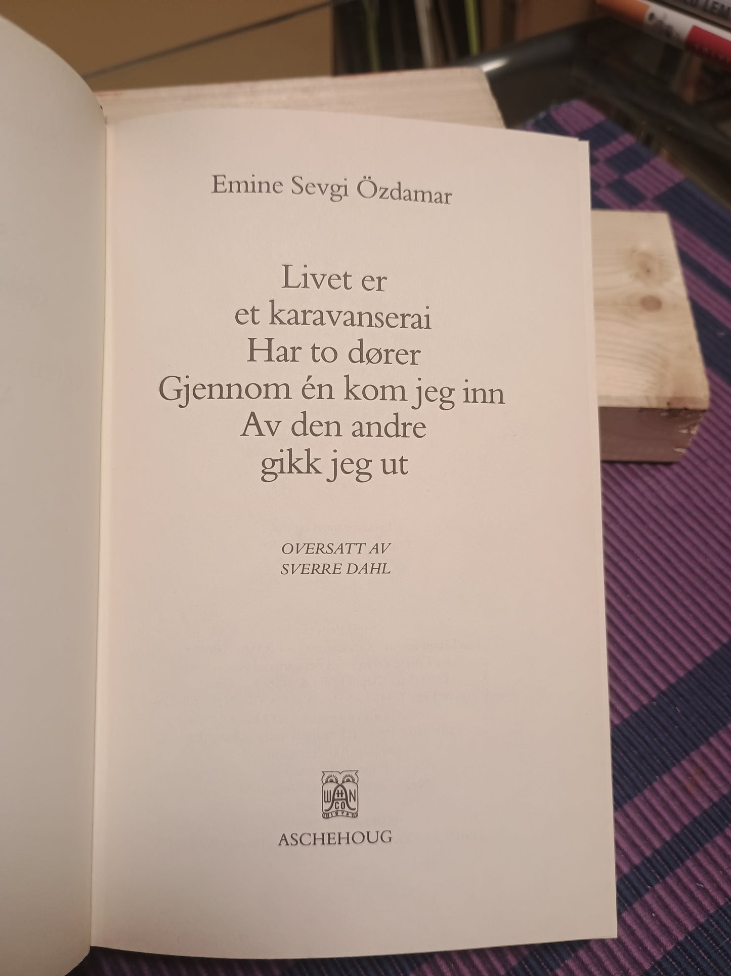 Livet er et karavanserai. Har to dører..., Emine Sevgi Özdamar