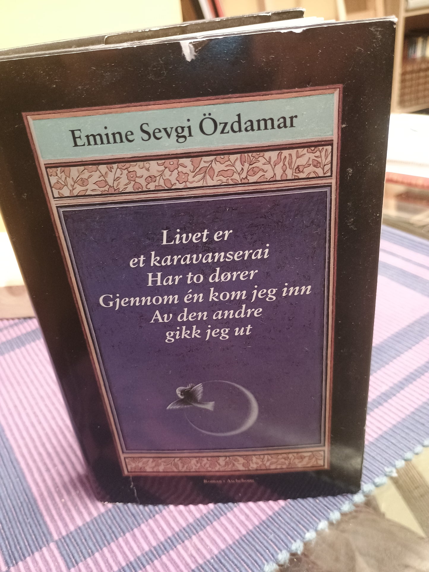 Livet er et karavanserai. Har to dører..., Emine Sevgi Özdamar