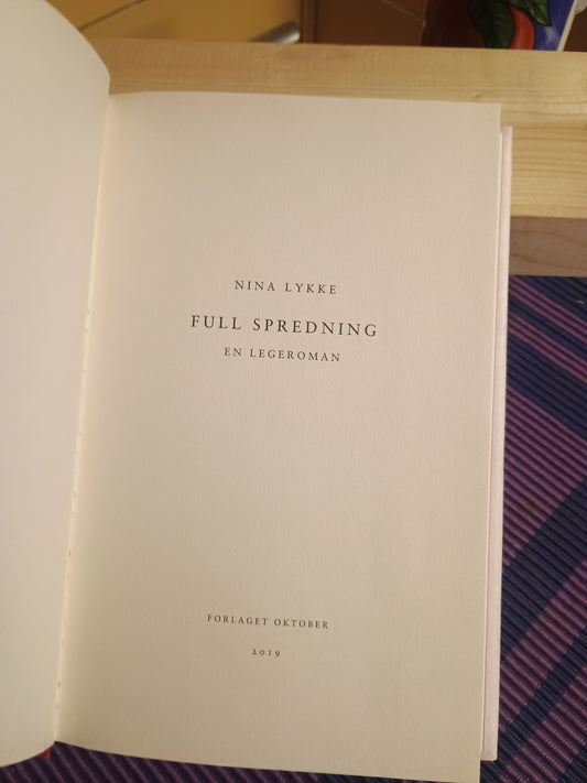 Full spredning, Nina Lykke