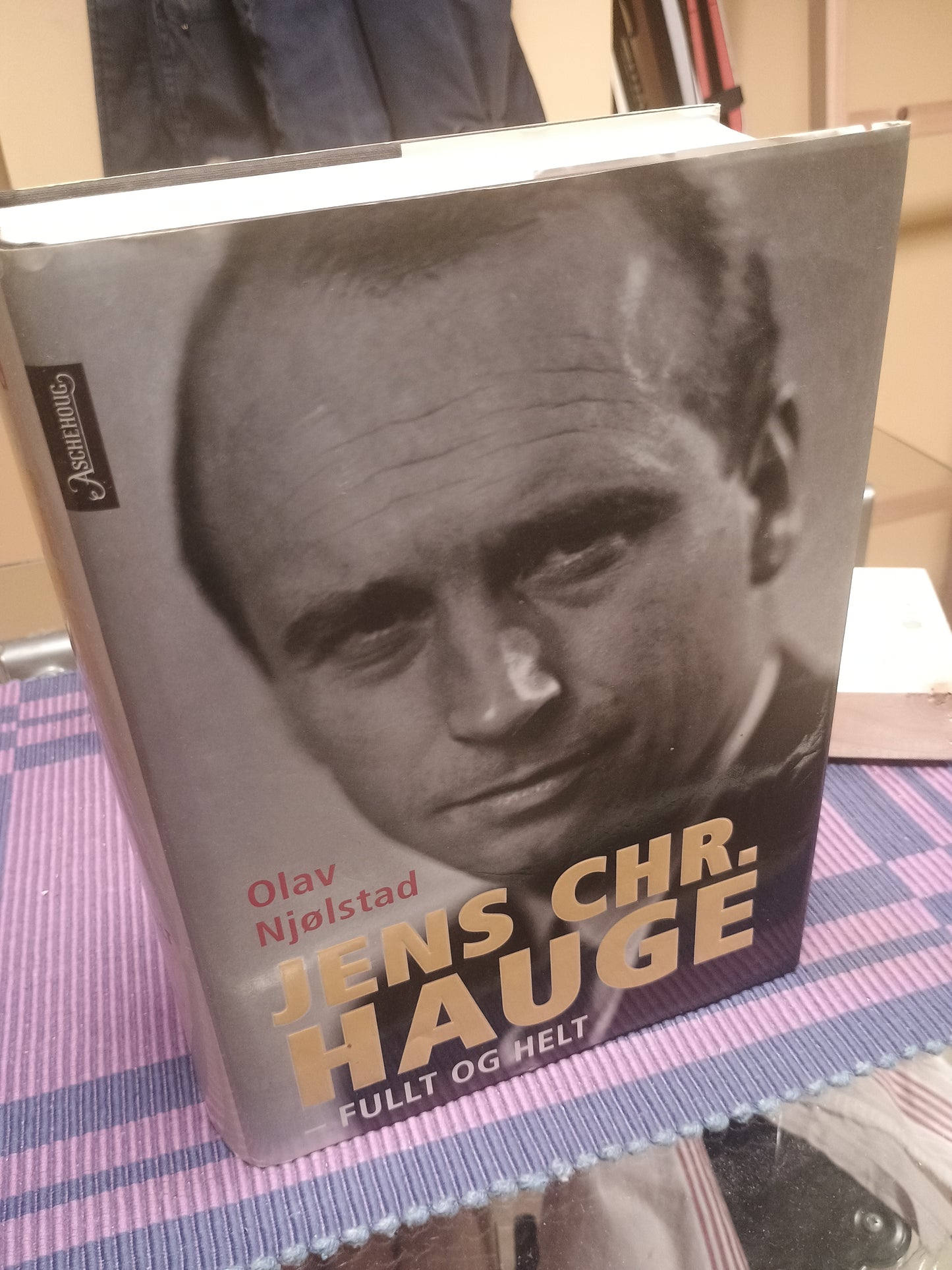 Jens Chr. Hauge - fullt og helt, Olav Njølstad