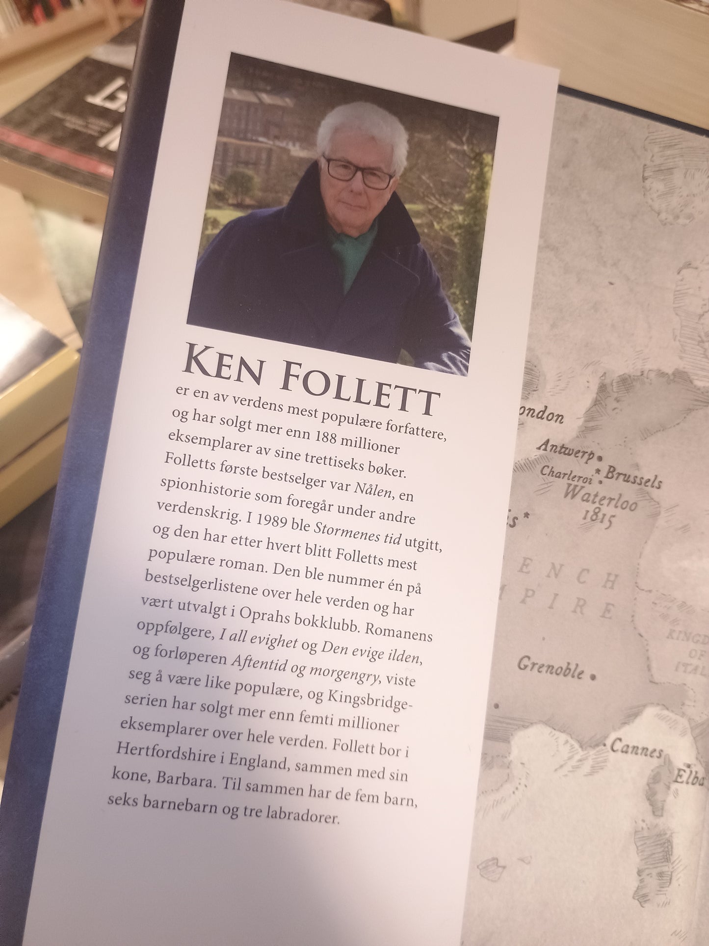 Lysets rustning, Ken Follett
