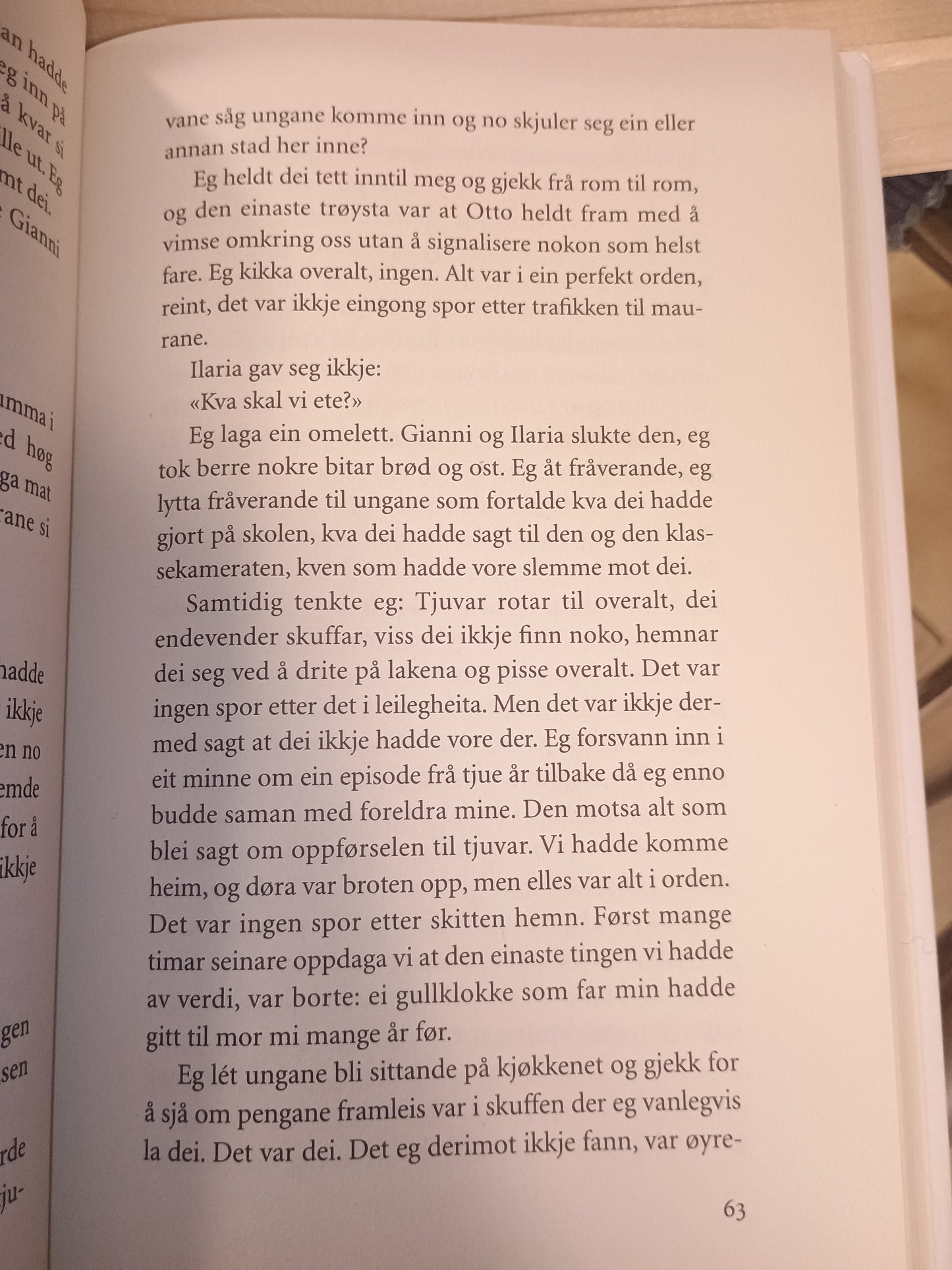 Svikne dagar, Elena Ferrante