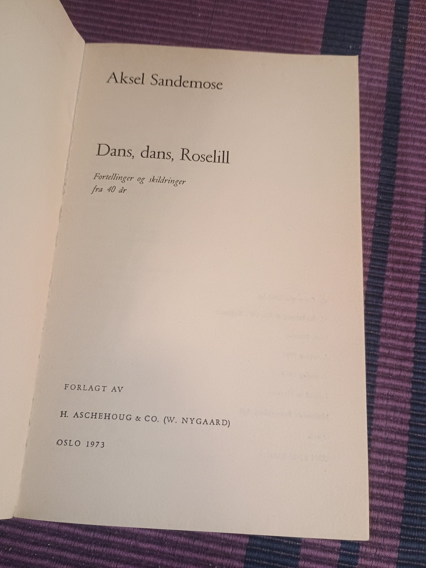 Dans, dans, Roselill -, Aksel Sandemose
