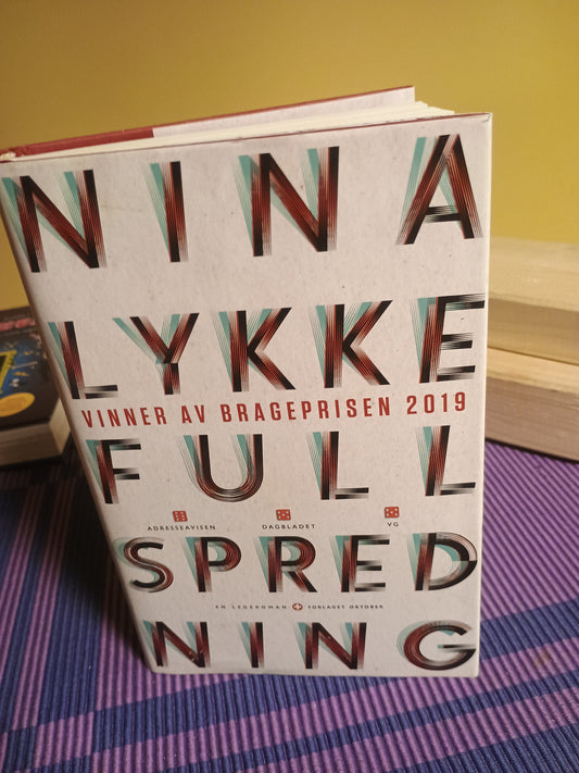 Full spredning, Nina Lykke