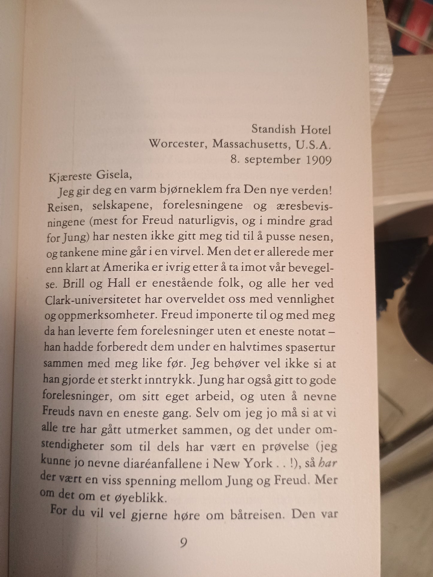Det hvite hotellet, D. M. Thomas