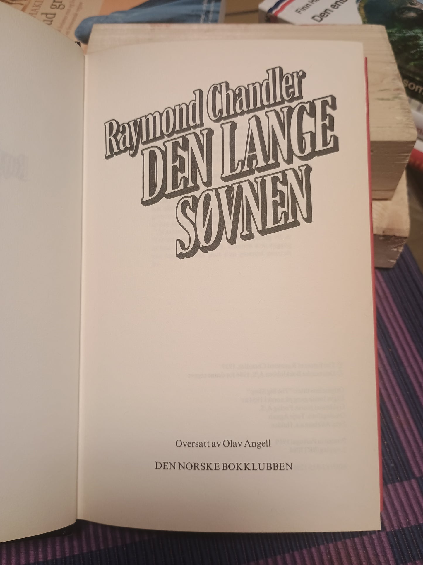 Den lange søvnen, Raymond Chandler