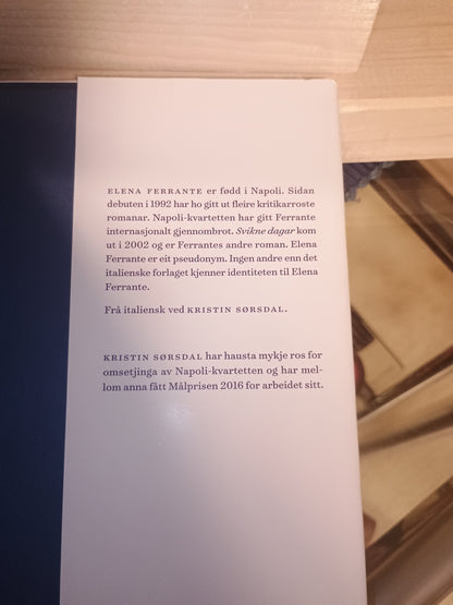 Svikne dagar, Elena Ferrante