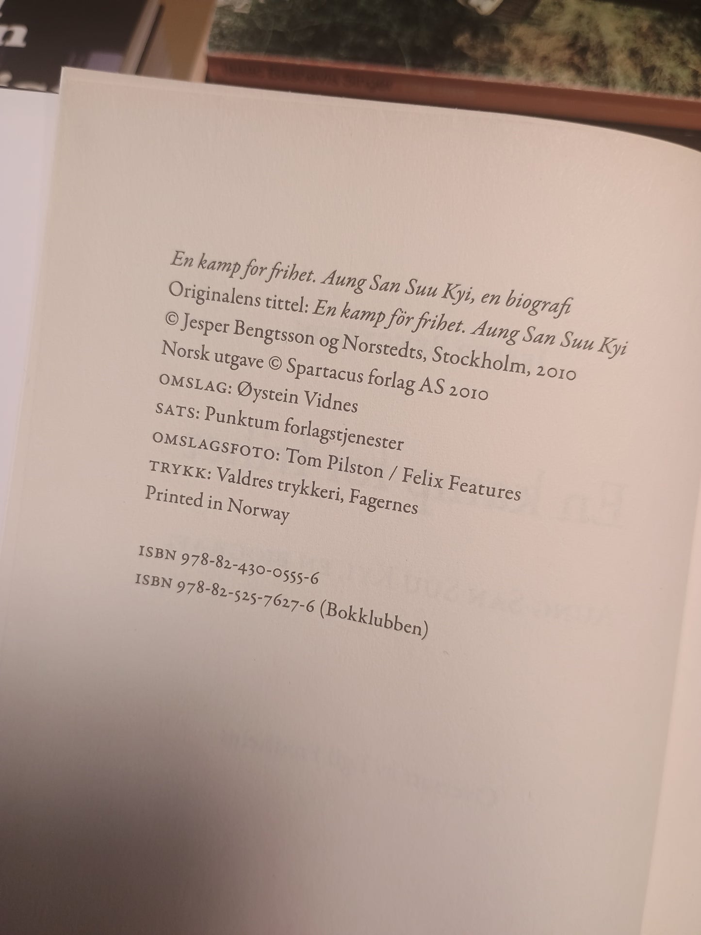 En kamp for frihet: Aung San Suu Kyi, en biografi, Jesper Bengtsson
