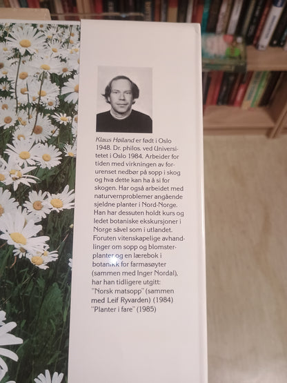 Finn et strå og træ dom på: Alf Prøysens blomster og planter i dikt og bilder, Klaus Høiland