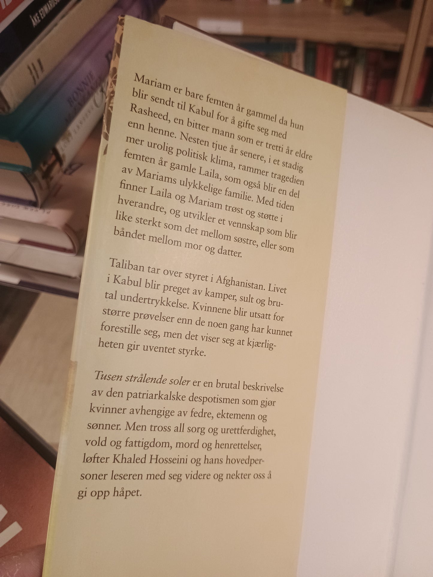 Tusen strålende soler, Khaled Hosseini