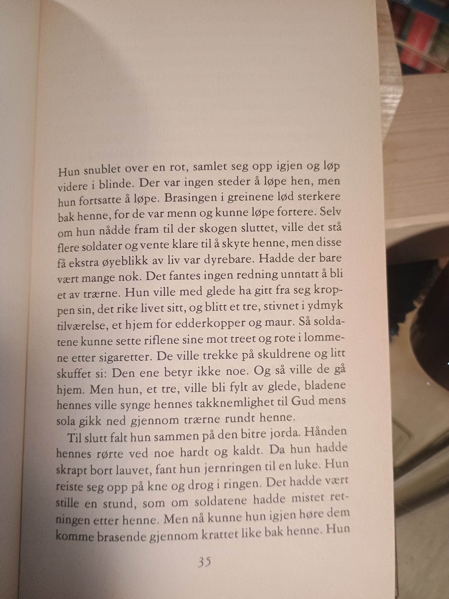 Det hvite hotellet, D. M. Thomas