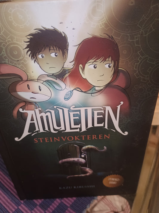 Amuletten: Steinvokteren, Kazu Kibuishi