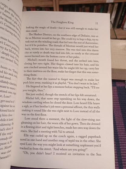 The Foxglove king, Hannah Whitten