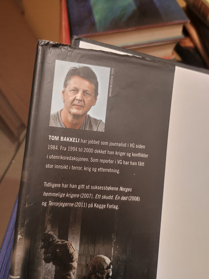 Krigere og diplomater, Tom Bakkeli