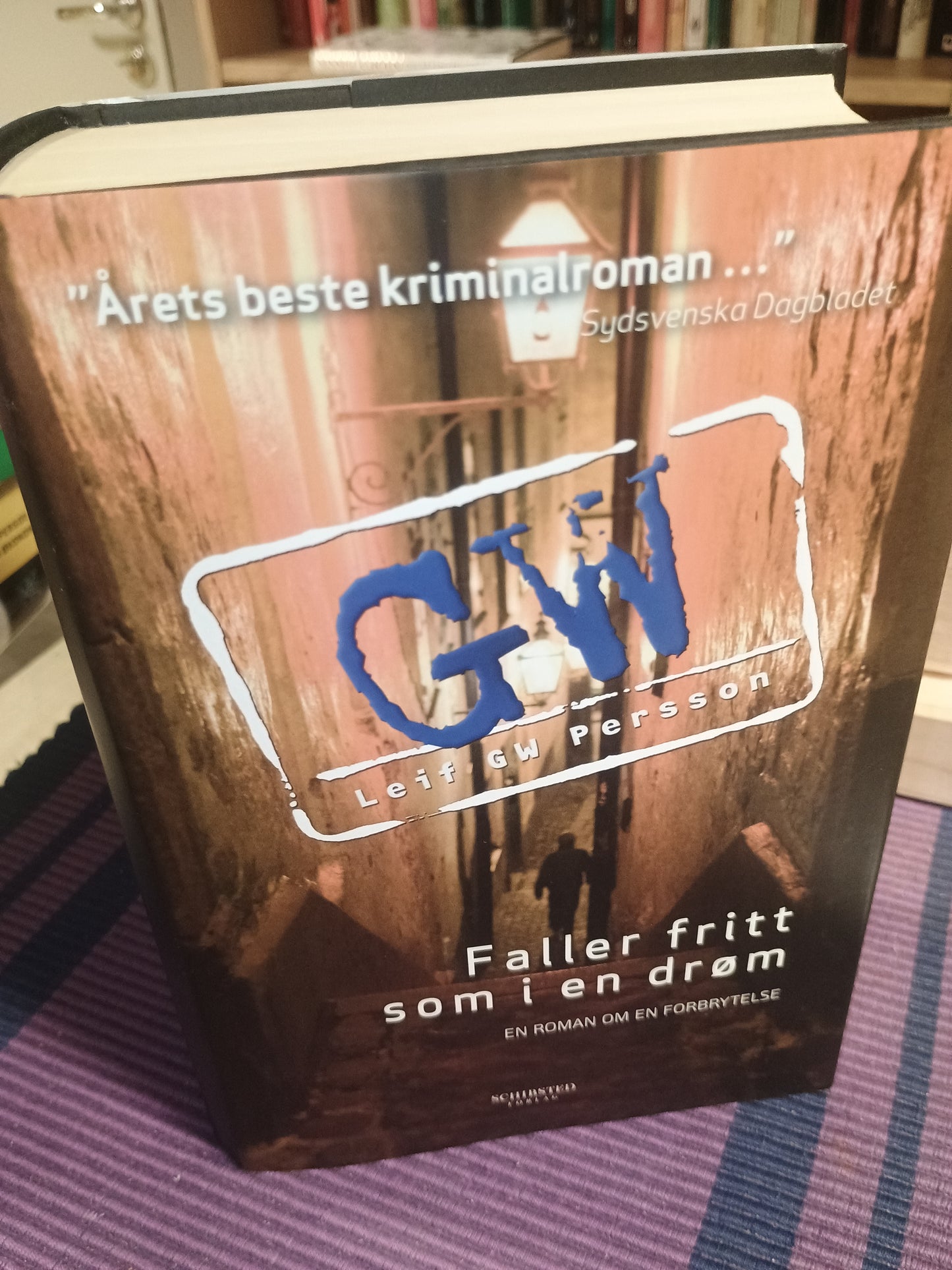 Faller fritt som i en drøm, Leif GW Persson