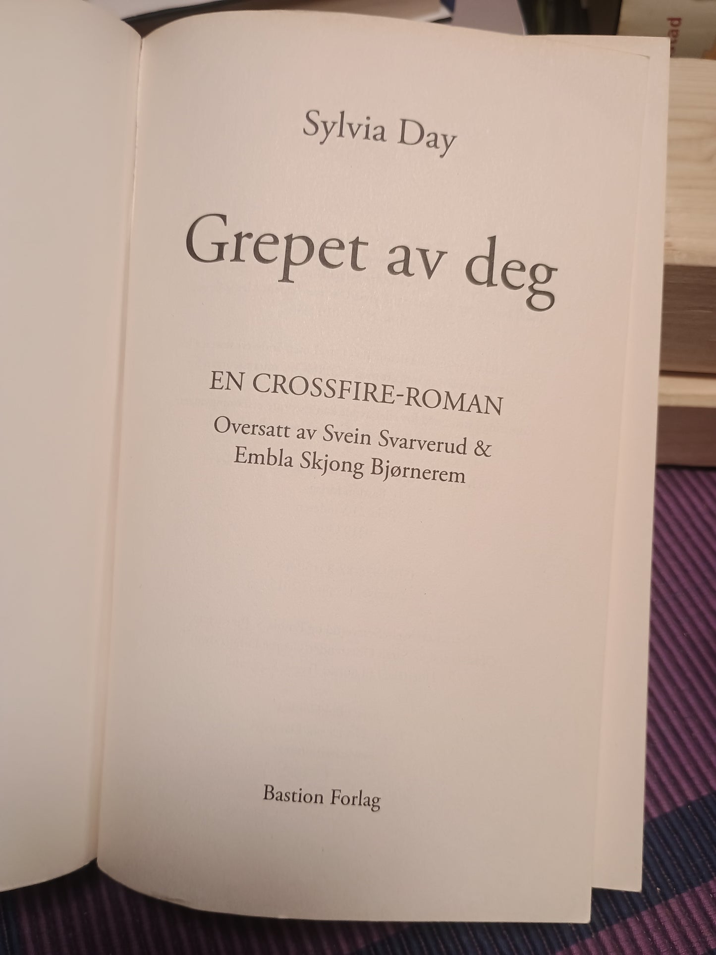 Grepet av deg, Sylvia Day
