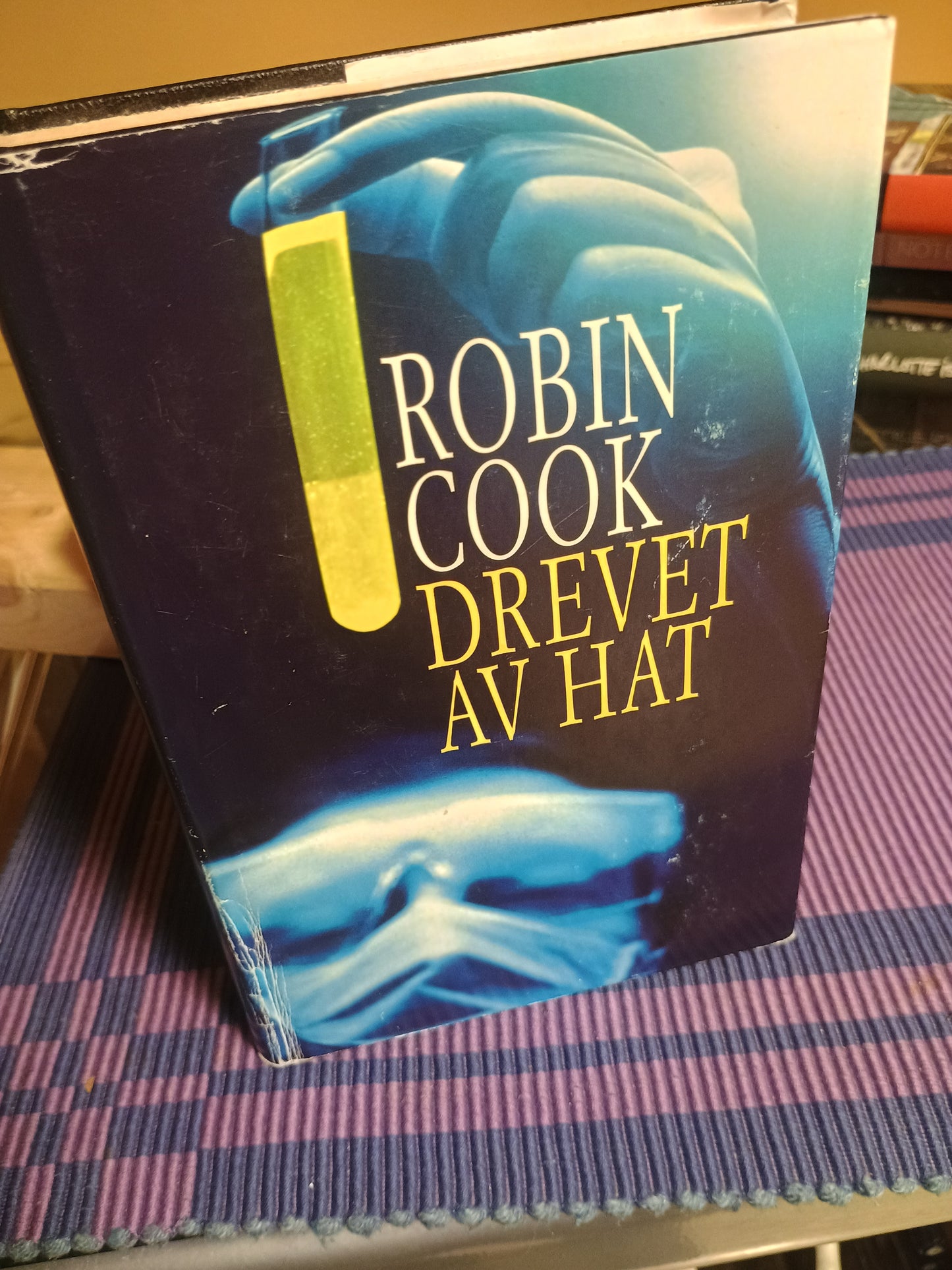 Drevet av hat, Robin Cook