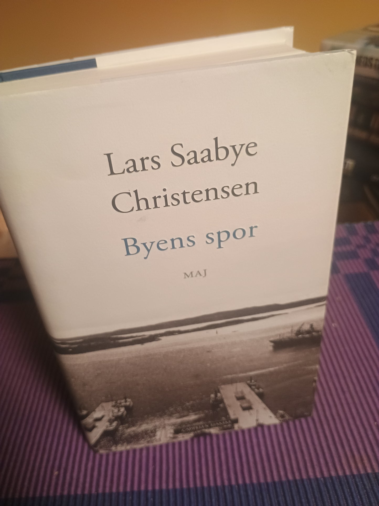 Byens spor II: Maj, Lars Saabye Christensen