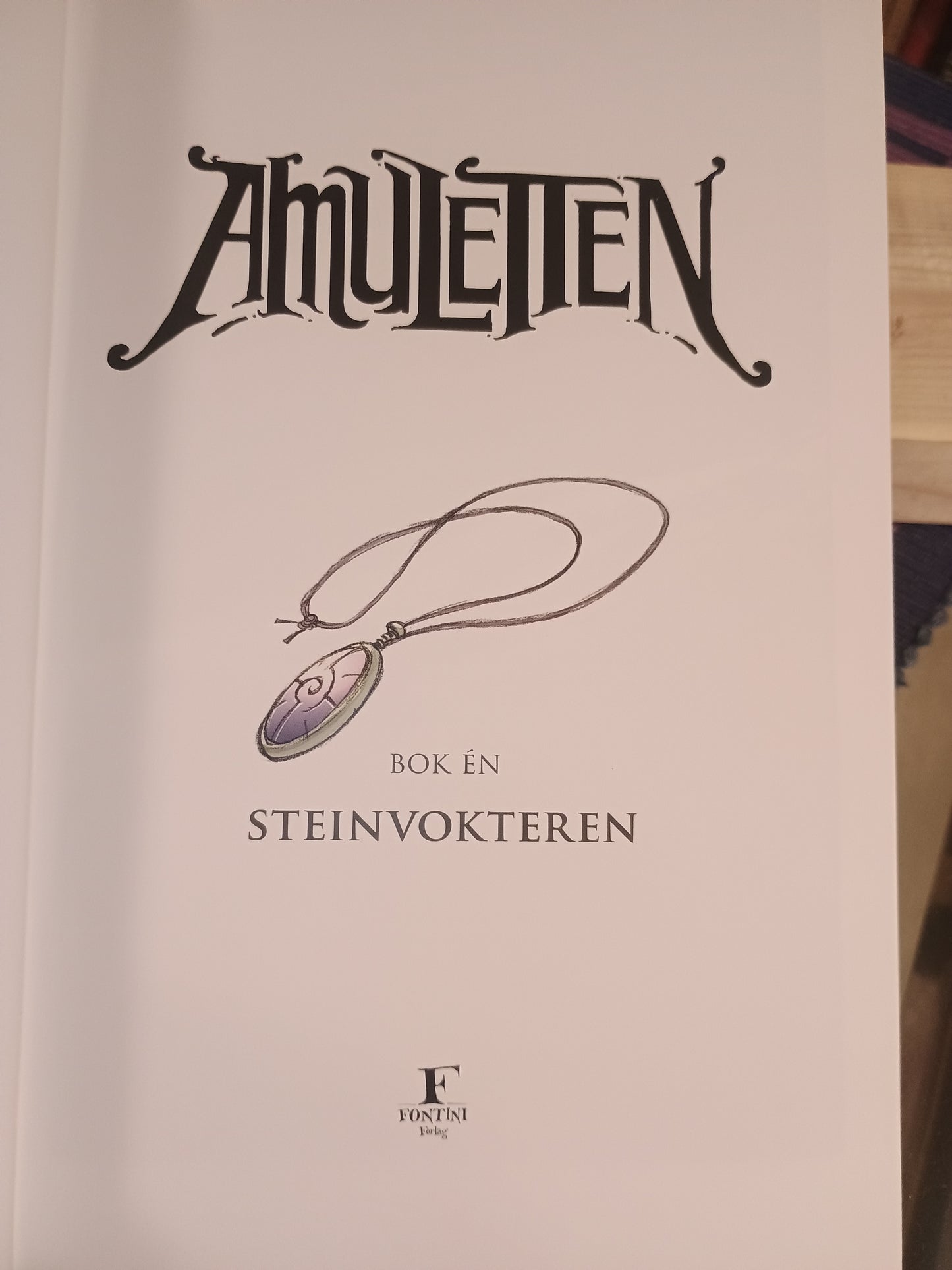 Amuletten: Steinvokteren, Kazu Kibuishi