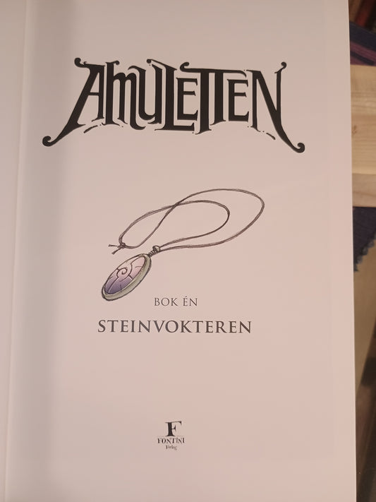Amuletten: Steinvokteren, Kazu Kibuishi