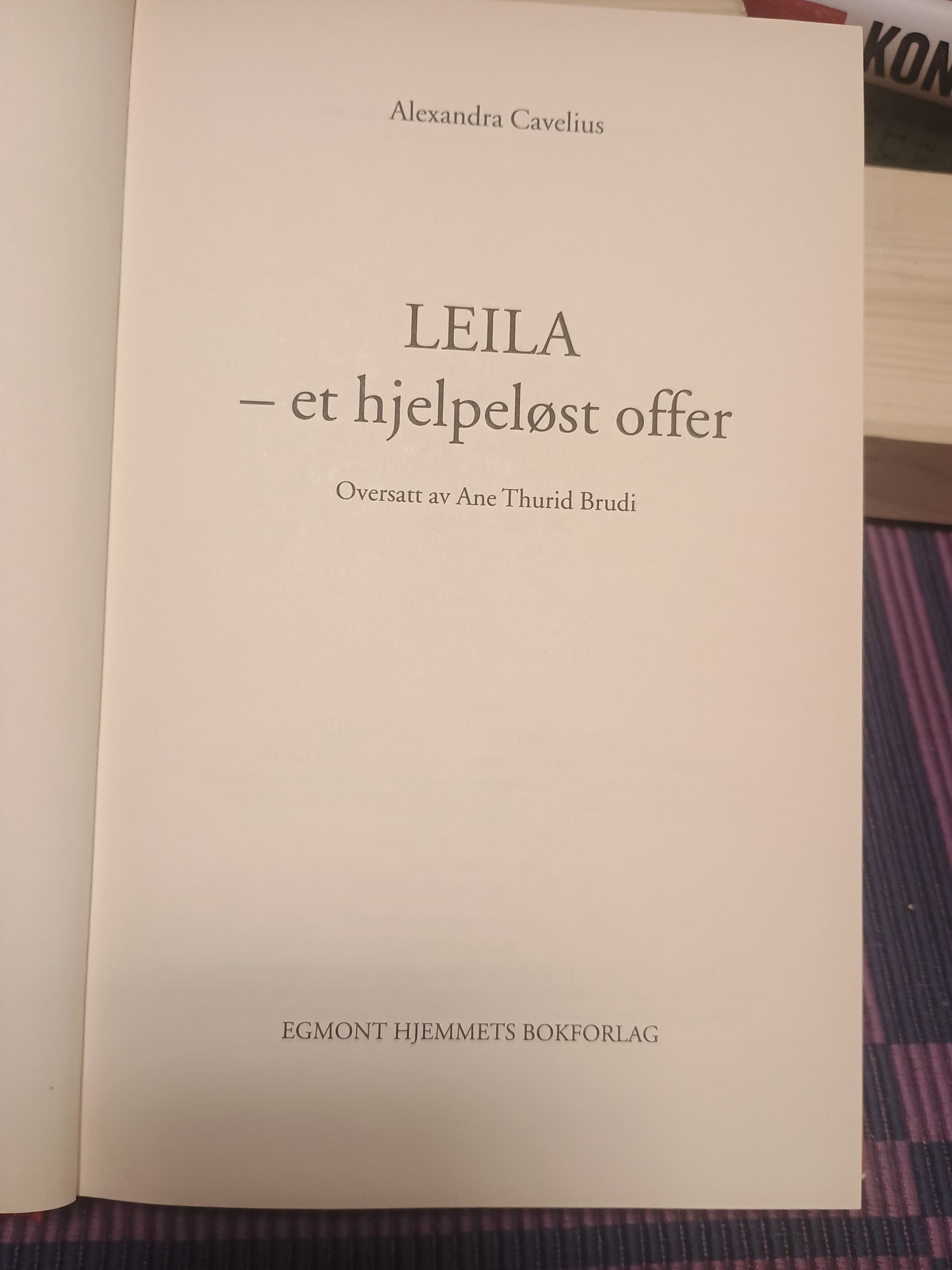 Leila - et hjelpeløst offer, Alexandra Cavelius