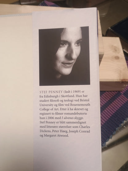 I ulvenes skygge, Stef Penney