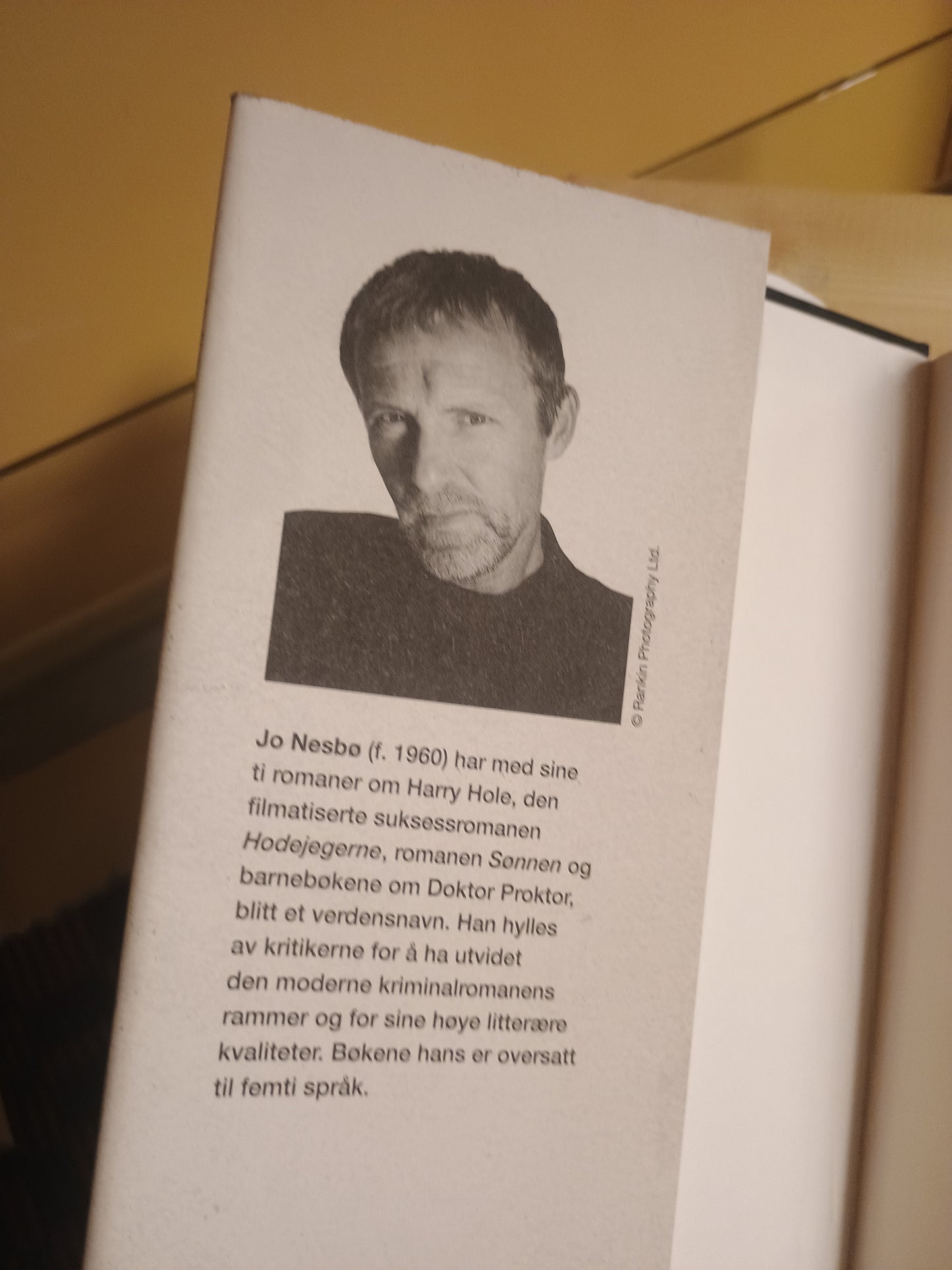 Mere blod, Jo Nesbø
