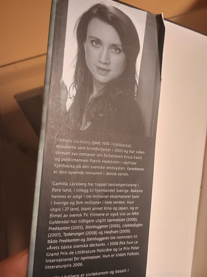 Fyrbokteren, Camilla Läckberg