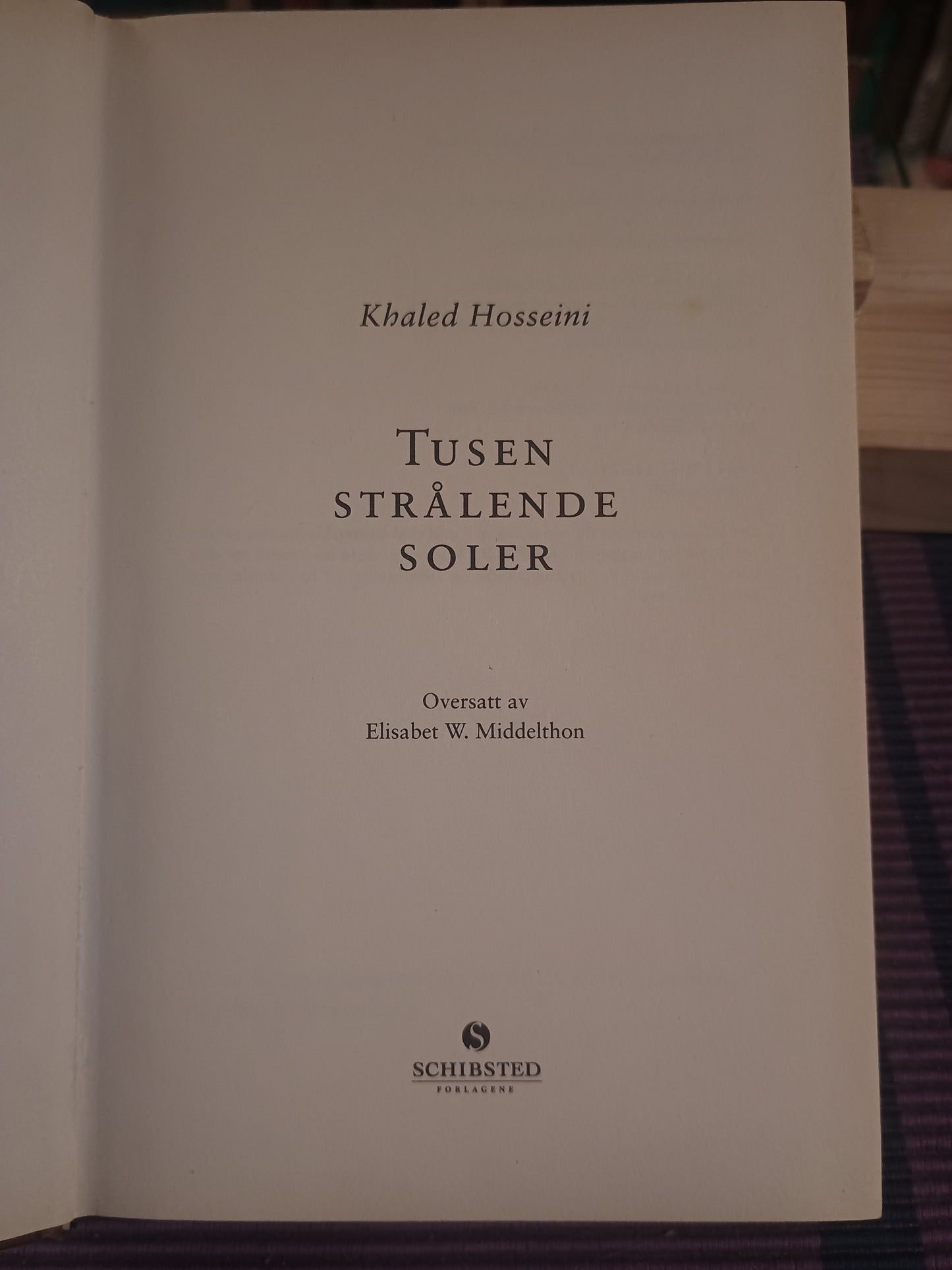 Tusen strålende soler, Khaled Hosseini
